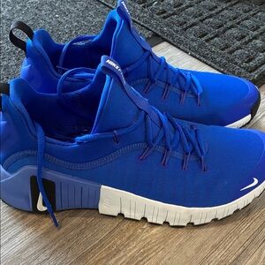 Nike Free Metcon 6 training shoes in Racer Blue.